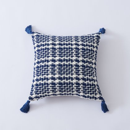 Factory Price Yarn Dyed Fabric Quadrille Decorative Pillow Covers With Tassels